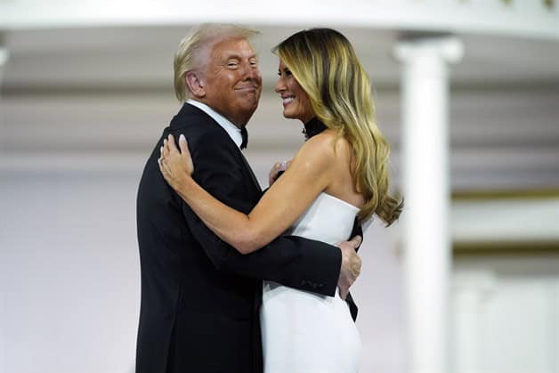Melania Trump: Roba miradas Melania Trump: Roba miradas