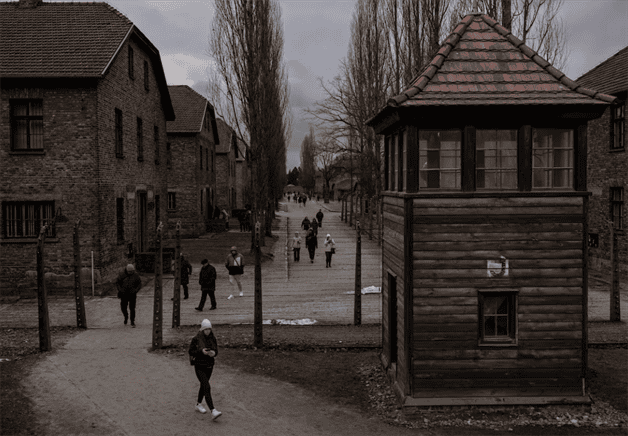 Auschwitz y el turismo oscuro: Un viaje inesperado a la historia del Holocausto Auschwitz y el turismo oscuro: Un viaje inesperado a la historia del Holocausto