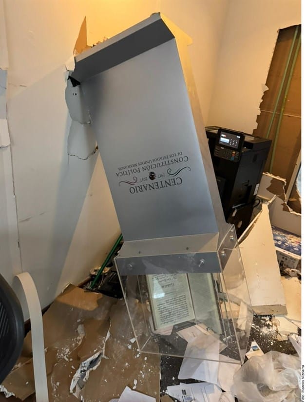 Destrozan oficinas del gobernador de Sinaloa Destrozan oficinas del gobernador de Sinaloa