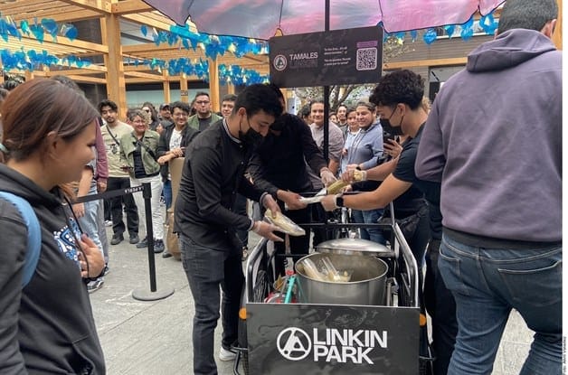 Linkin Park regala tamales y ofrece concierto en Guadalajara Linkin Park regala tamales y ofrece concierto en Guadalajara