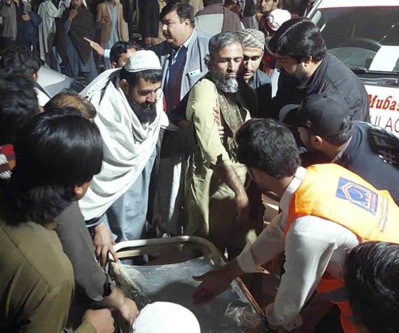 Atentados suicidas en base militar de Pakistán dejan 9 muertos y 25 heridos Atentados suicidas en base militar de Pakistán dejan 9 muertos y 25 heridos