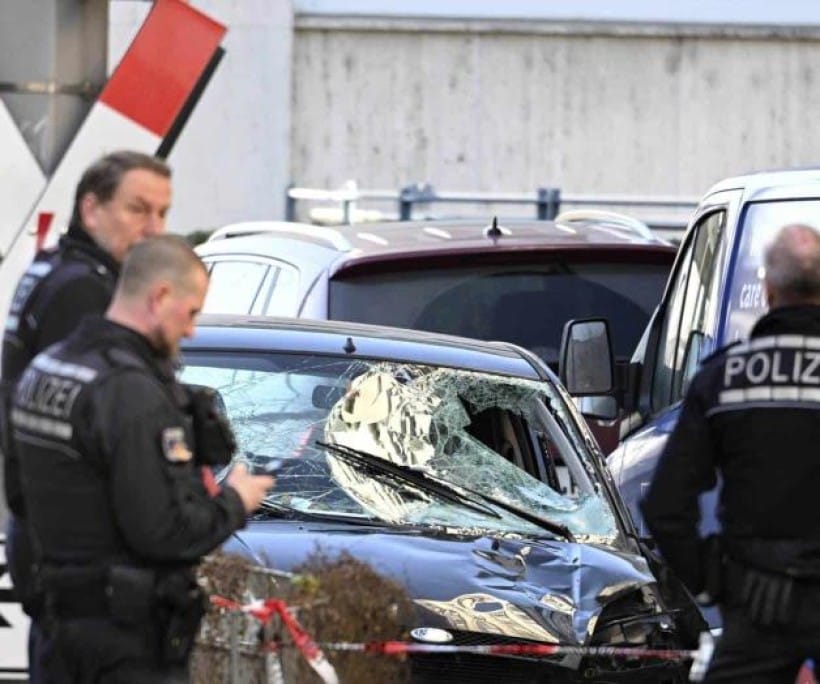 Auto embiste contra multitud en oeste de Alemania; hay 2 muertos y 11 heridos Auto embiste contra multitud en oeste de Alemania; hay 2 muertos y 11 heridos