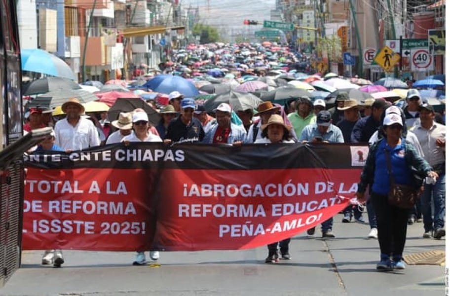 Protestan maestros de 9 estados contra reforma a Ley del ISSSTE Protestan maestros de 9 estados contra reforma a Ley del ISSSTE
